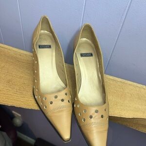 Stuart Weitzman Women's Tan Pumps